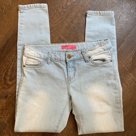 London Low Rise Skinny Fit - Light Wash - Size 5 - Picture 4 of 8